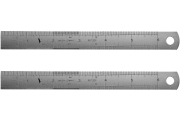 Rostfreie Stahlmaßstäbe nach British Standard BS 4372:1968 Skalierung auf Vorder- und Rückseite. Teilung von links nach rechts laufend. Skalenteilung Typ R = Vorderseite: oben 1/2 mm und  unten 1/1mm, Rückseite: oben 1/16, 1/32, 1/64 inch und unten 1/10, 1/20, 1/50, 1/100 inch